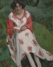Noémie brodant en robe blanche et rouge