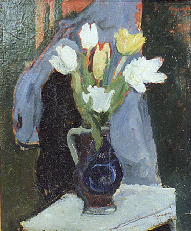 Vase bleu roi, tulipes blanches et jaunes