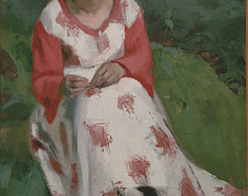 Noémie brodant en robe blanche et rouge