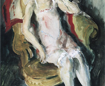 Femme assise dans un intérieur